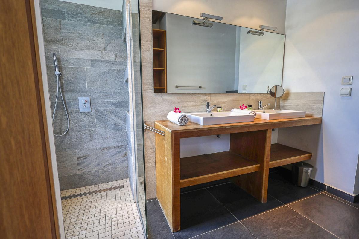 21.Location villa piscine Le Gosier Guadeloupe_Chambre 1